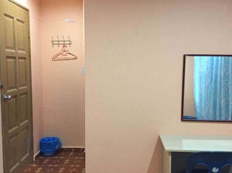 فندق Oyo Home 90352 Muan's Homestay