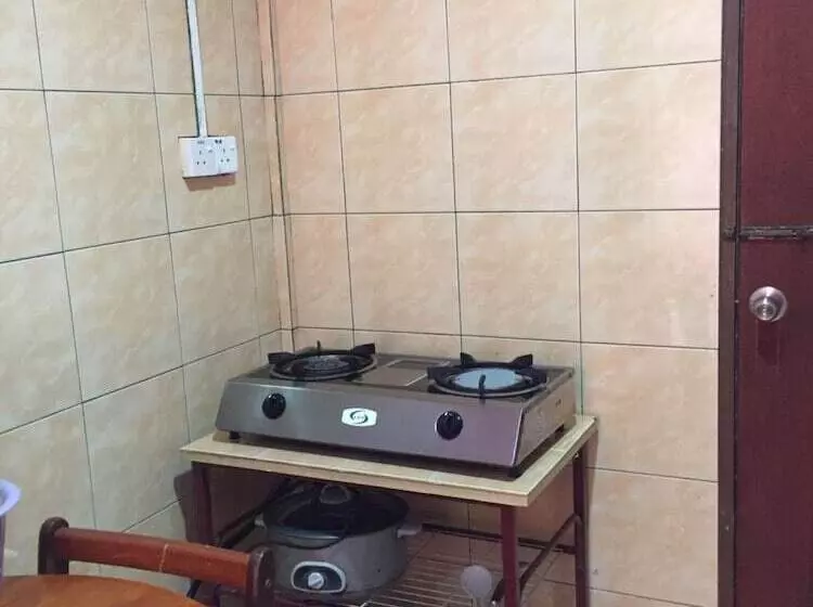 ホテル Oyo Home 90352 Muan's Homestay