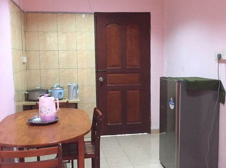 فندق Oyo Home 90352 Muan's Homestay