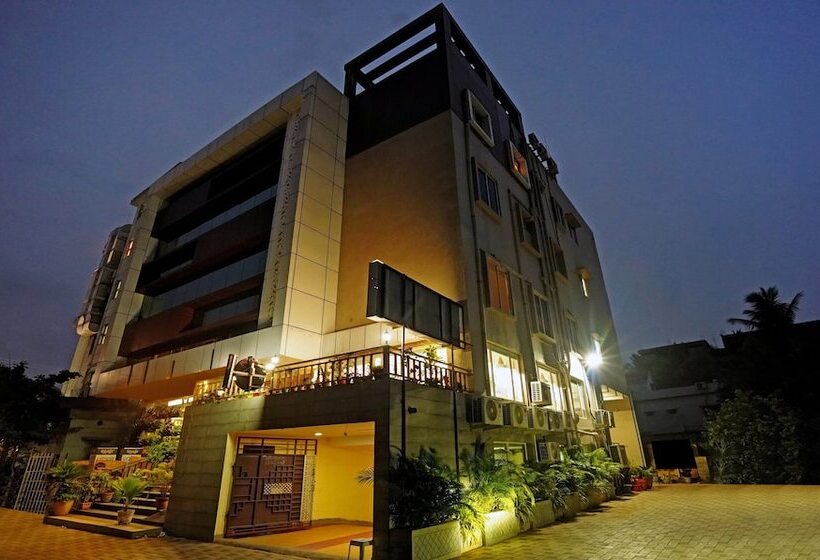 Hotelli Treebo Lazystay Grand Patia