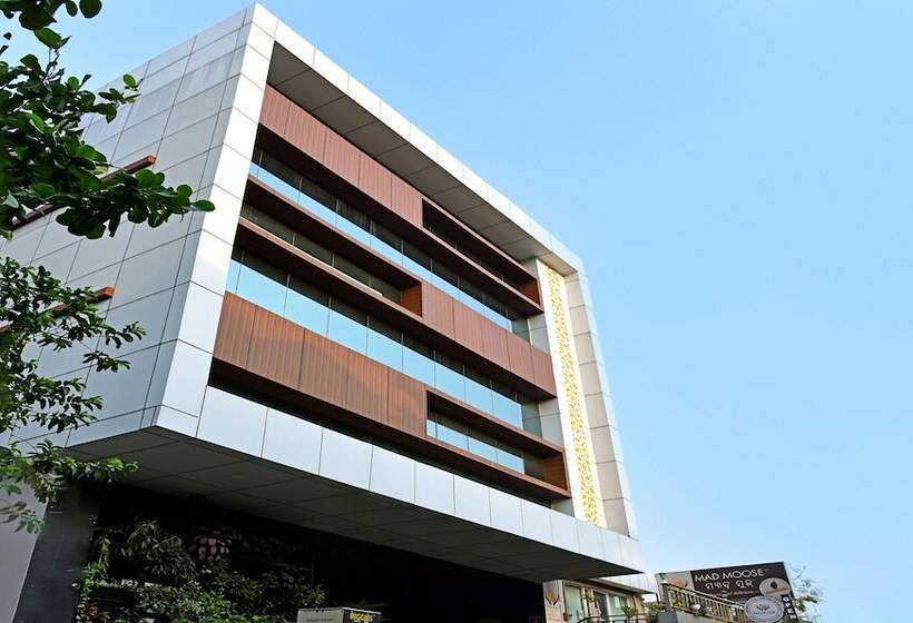 Hotelli Treebo Lazystay Grand Patia