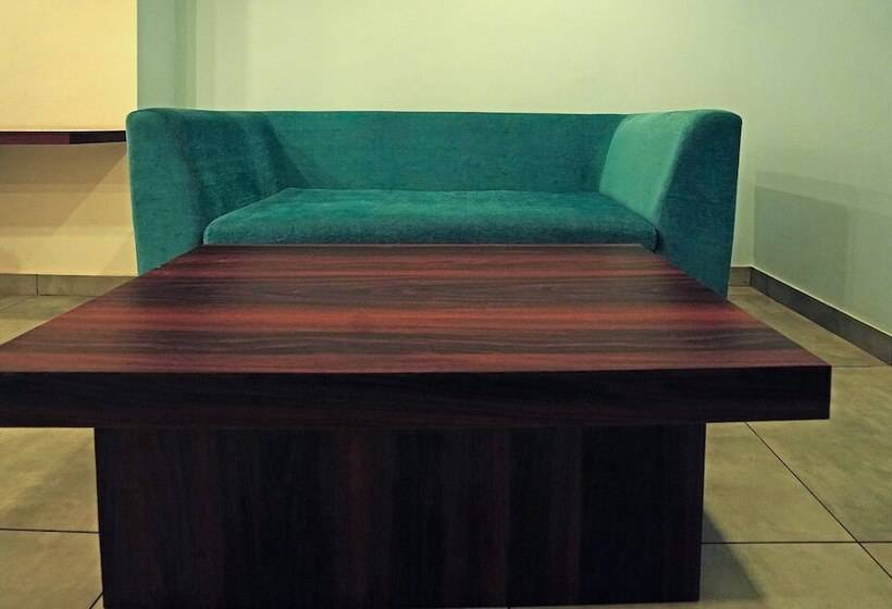 Hotelli Treebo Lazystay Grand Patia