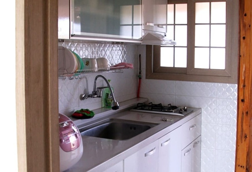 Jeju Poyoyo Pension And Guest House