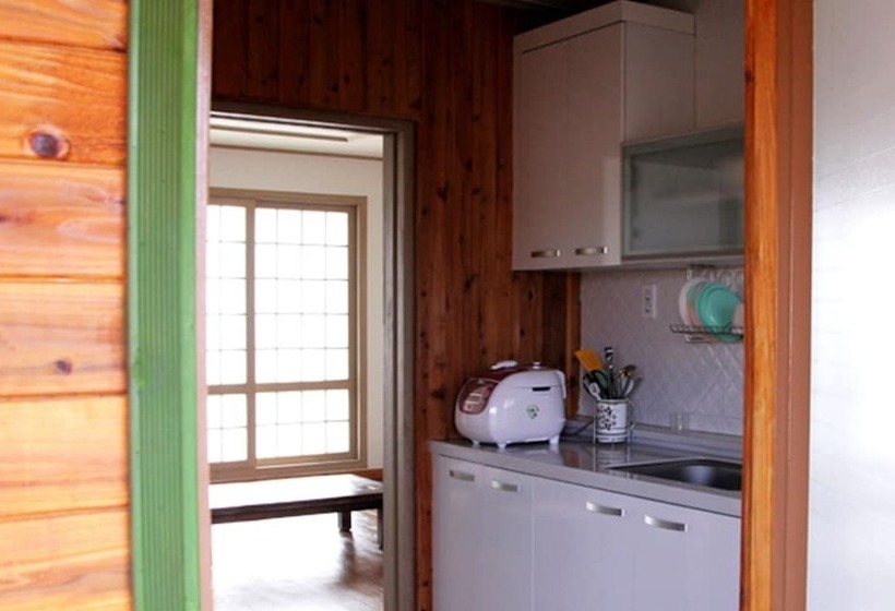 Jeju Poyoyo Pension And Guest House