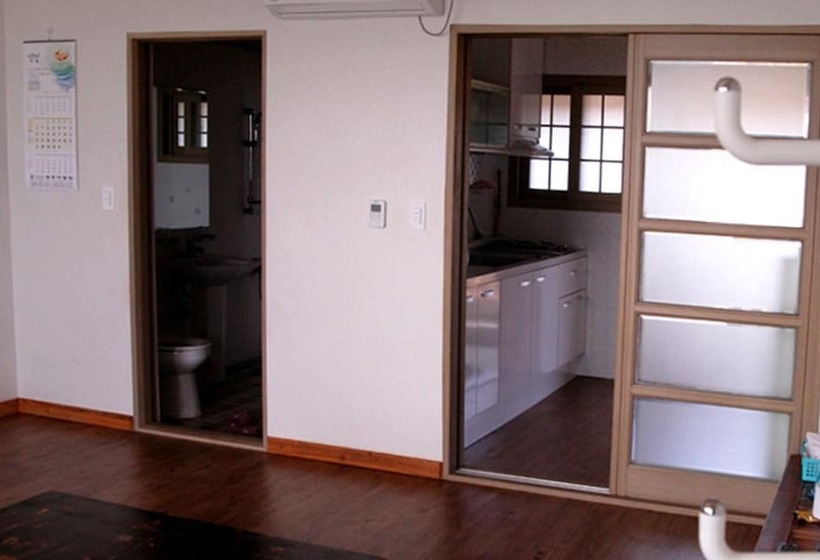 Jeju Poyoyo Pension And Guest House