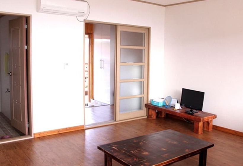 Jeju Poyoyo Pension And Guest House