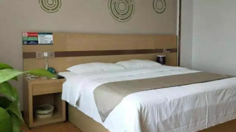 Hotelli Greentree Inn Pingdingshan Wanda Plaza Branch