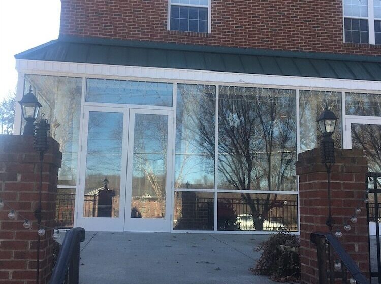 Отель Acorn Inn