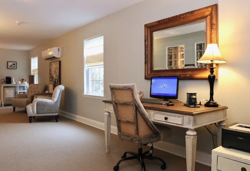 Отель Acorn Inn