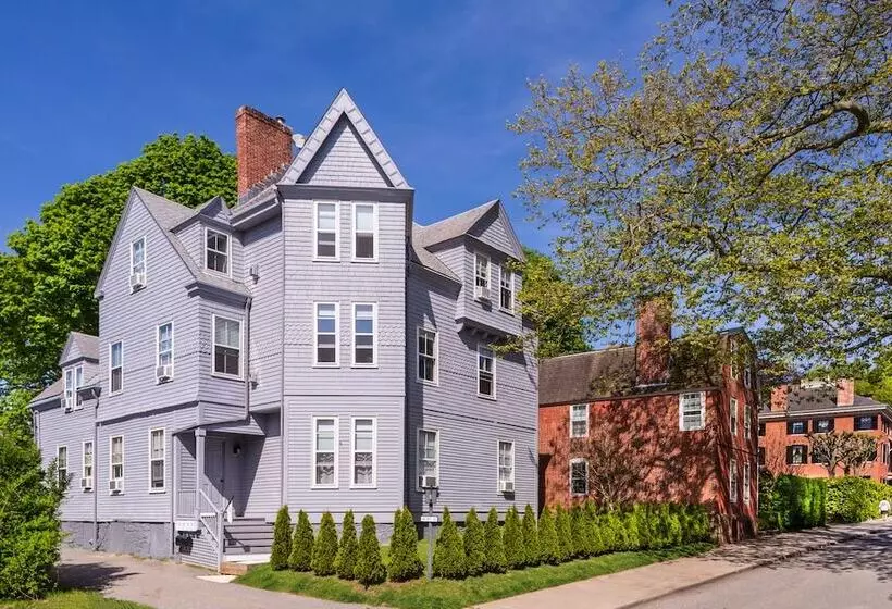 Hotelli Admiral Sims House On Catherine St And Mill St