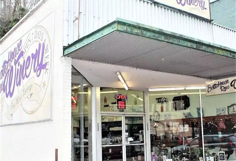 ホテル All Seasons Lodge