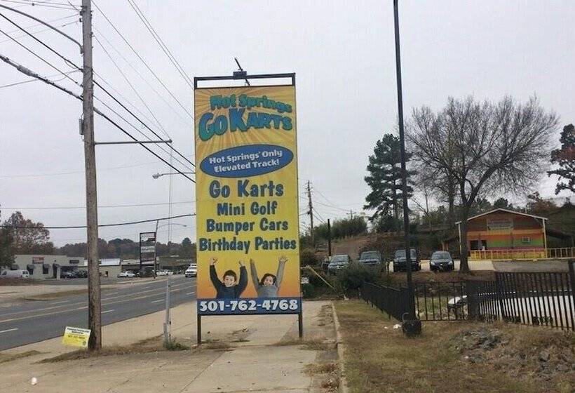 هتل All Seasons Lodge