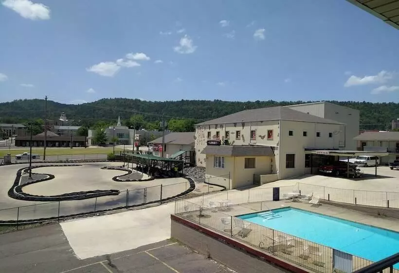 ホテル All Seasons Lodge