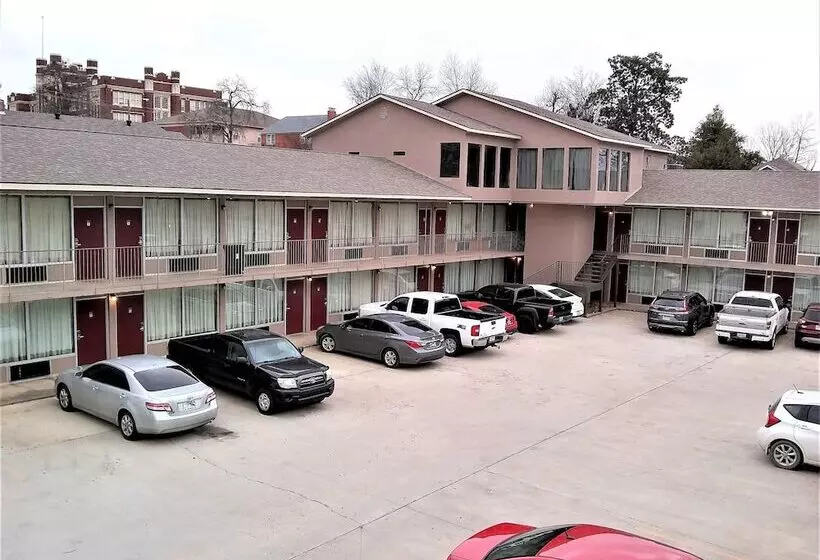 ホテル All Seasons Lodge