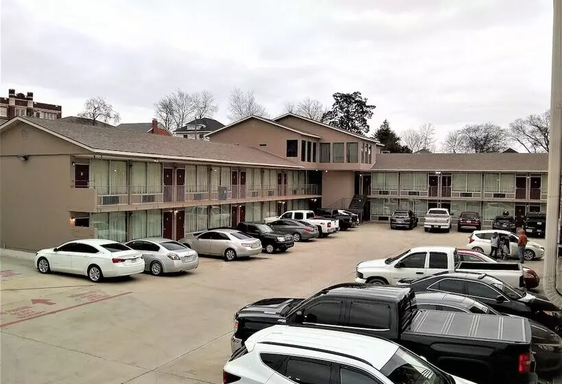 ホテル All Seasons Lodge