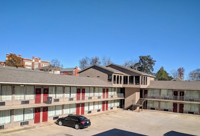 هتل All Seasons Lodge