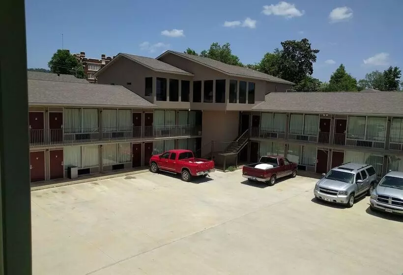 ホテル All Seasons Lodge