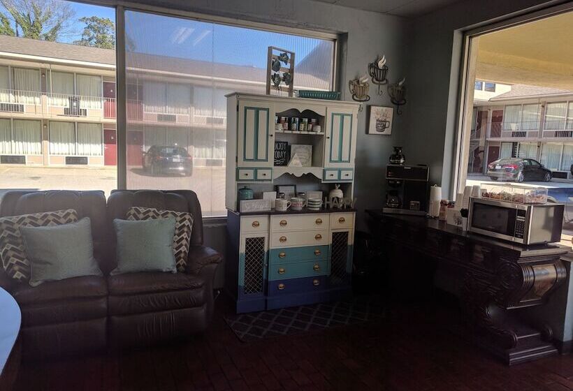 هتل All Seasons Lodge