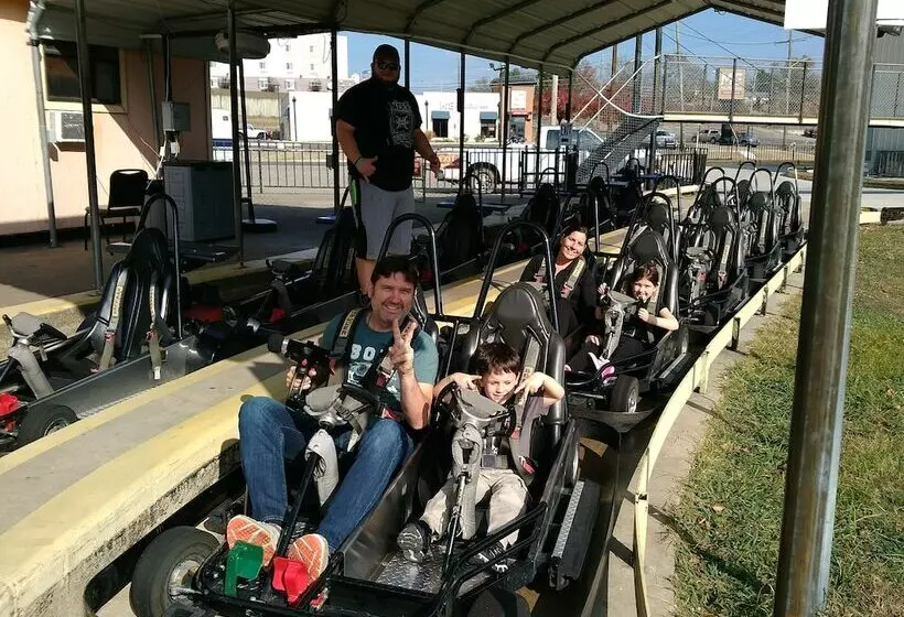 ホテル All Seasons Lodge