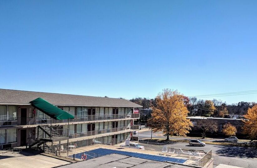 هتل All Seasons Lodge