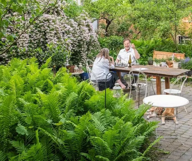 Hotelli Church Des Artistes Guest House