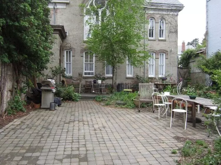 Hotelli Church Des Artistes Guest House