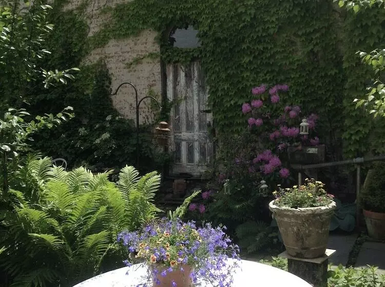 Hotelli Church Des Artistes Guest House