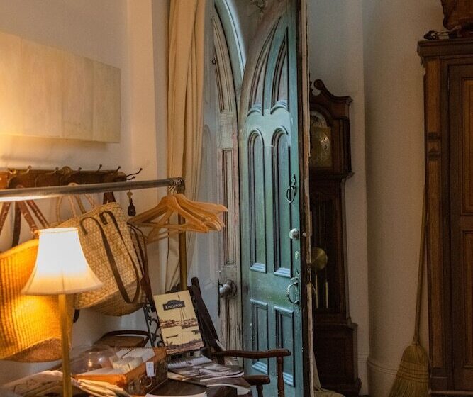 فندق Church Des Artistes Guest House