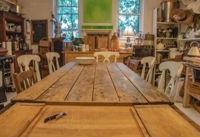 فندق Church Des Artistes Guest House