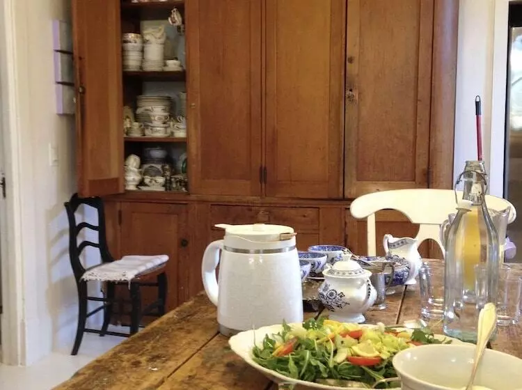 Hotelli Church Des Artistes Guest House