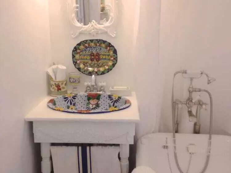 Hotelli Church Des Artistes Guest House