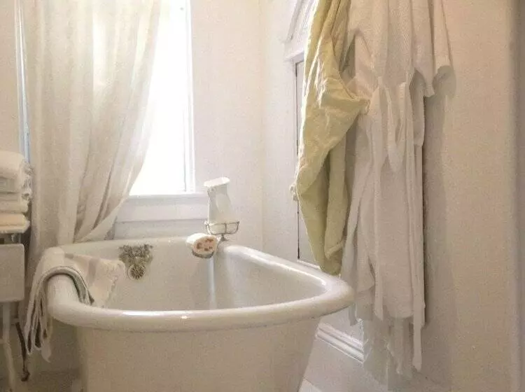 Hotelli Church Des Artistes Guest House