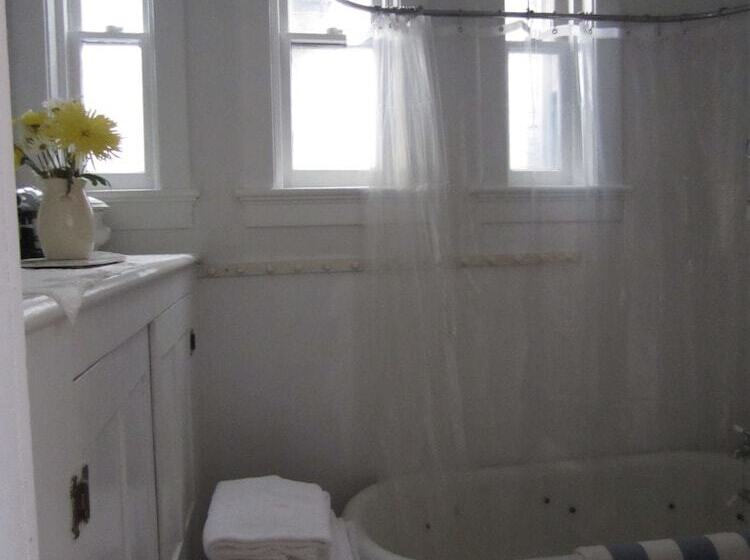 فندق Church Des Artistes Guest House