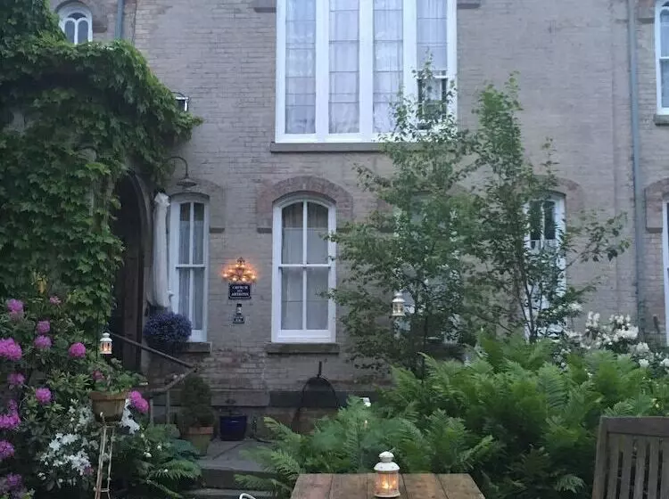 Hotelli Church Des Artistes Guest House