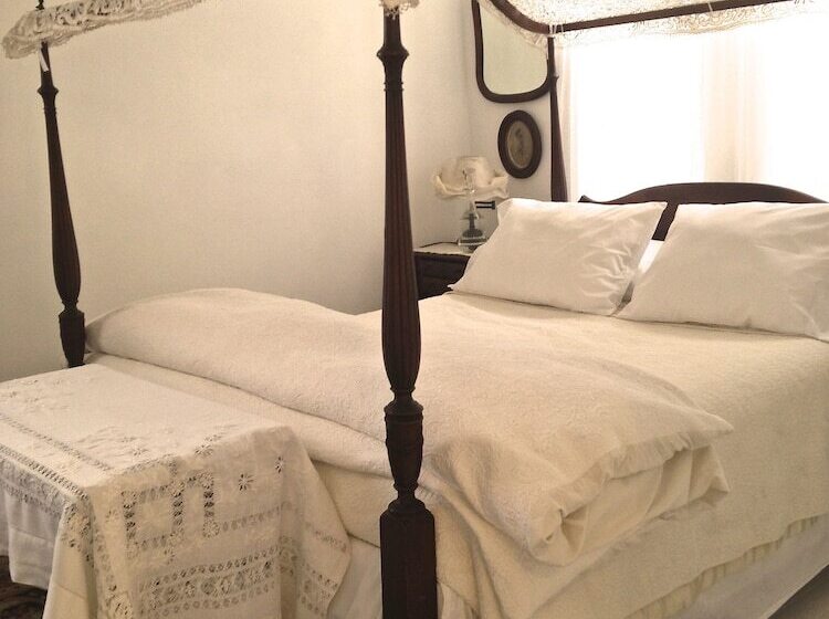 فندق Church Des Artistes Guest House