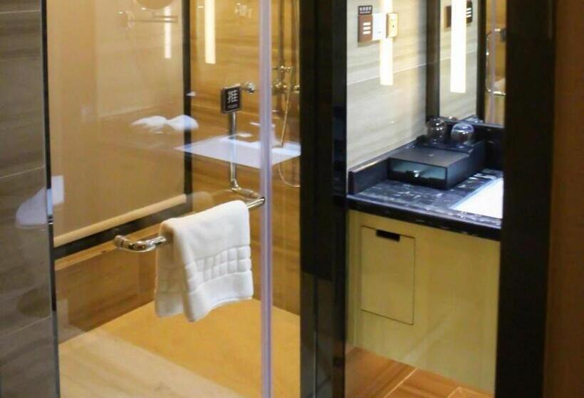 Otel Golden Phoenix International