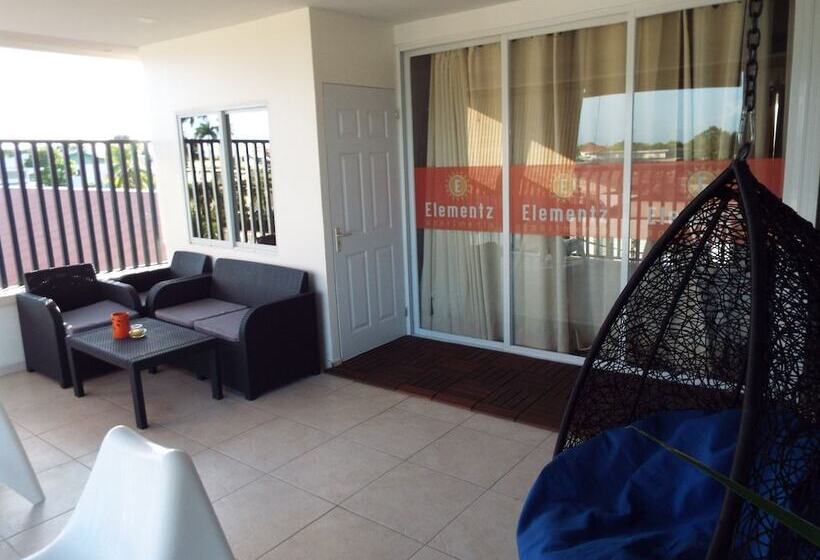 هتل Elementz Apartments