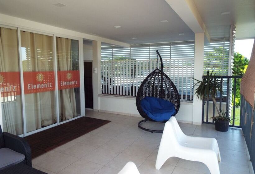 هتل Elementz Apartments