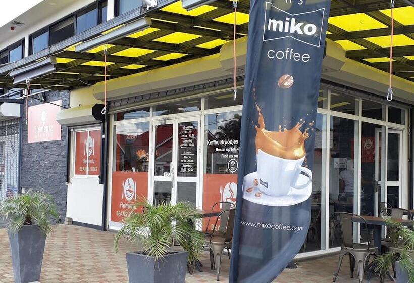 هتل Elementz Apartments