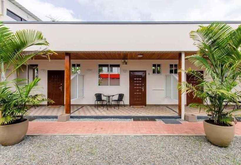 هتل Elementz Apartments