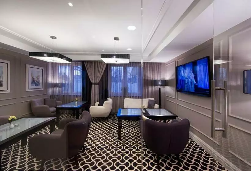 Hotelli Miejsca Noclegowe I Restauracja Kamiński