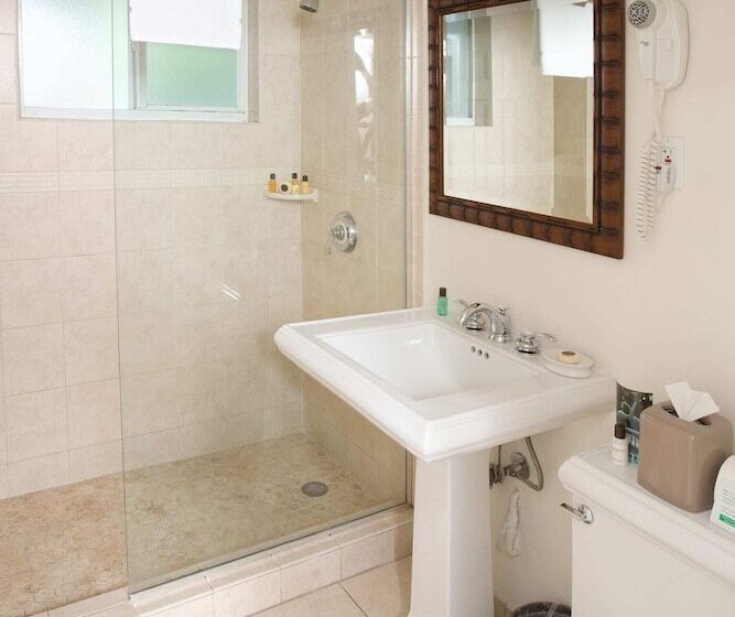 فندق The Grand Resort And Spa & Worthington All Male