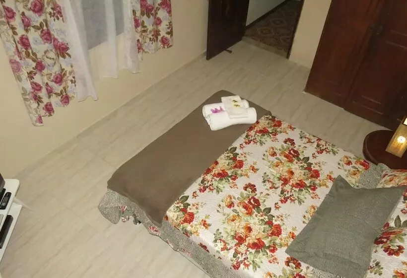 Hotelli Pousada Charitas Inn