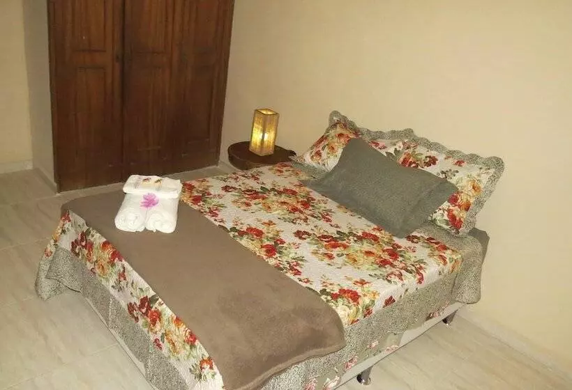 Hotelli Pousada Charitas Inn