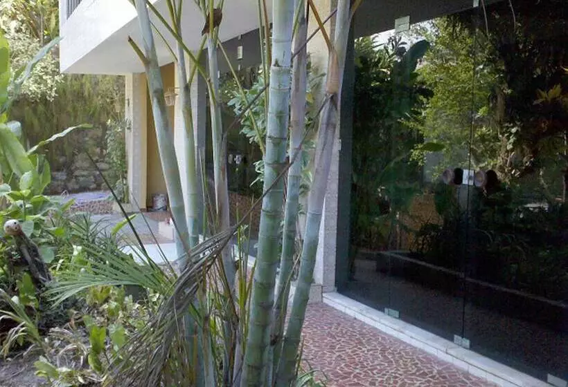 Hotelli Pousada Charitas Inn