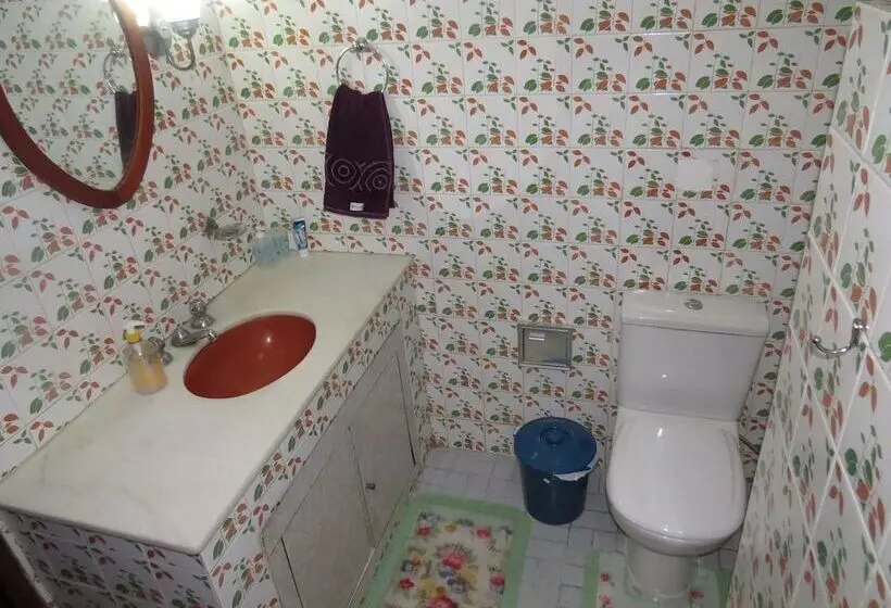 Hotelli Pousada Charitas Inn