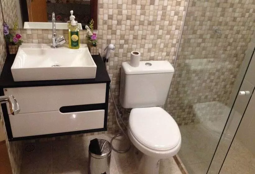 Hotelli Pousada Charitas Inn