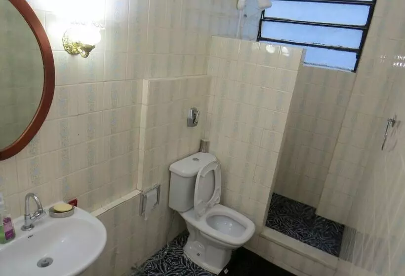 Hotelli Pousada Charitas Inn