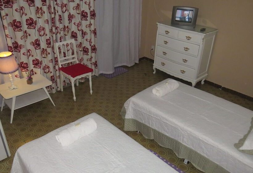 호텔 Pousada Charitas Inn