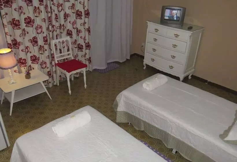 Hotelli Pousada Charitas Inn